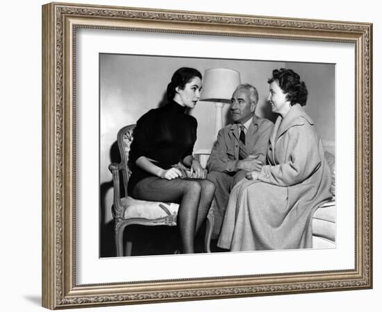 On the set ; Elizabeth Taylor and his parents, Francis and Sara Taylor. LOVE IS BETTER THAN EVER, 1-null-Framed Photo