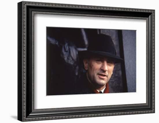ONCE UPON A TIME IN AMERICA, 1984 directed by SERGIO LEONE Robert by Niro (photo)-null-Framed Photo