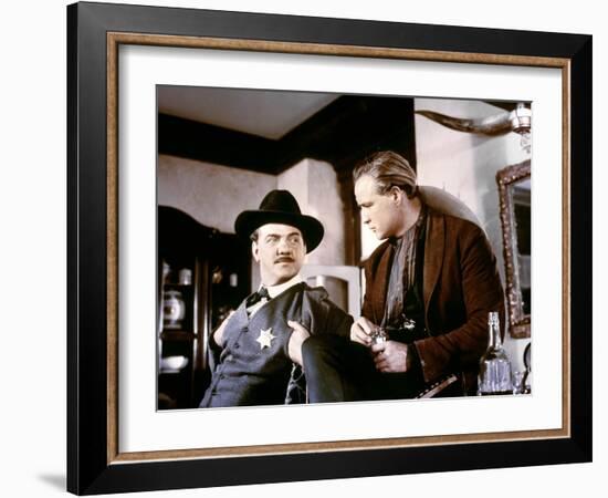 ONE-EYED JACKS, 1961 directed by MARLON BRANDO Karl Malden and Marlon Brando (photo)-null-Framed Photo