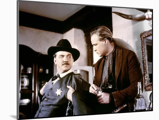 ONE-EYED JACKS, 1961 directed by MARLON BRANDO Karl Malden and Marlon Brando (photo)-null-Mounted Photo