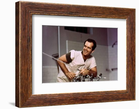 ONE FLEW OVER THE CUCKOO'S NEST, 1975 directed by MILOS FORMAN Jack Nicholson (photo)-null-Framed Photo