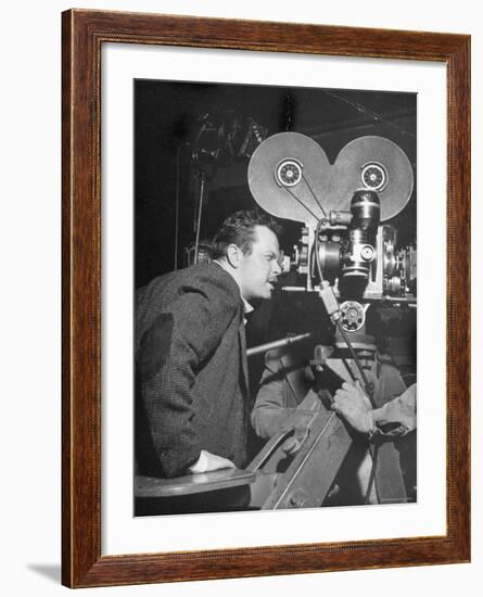 Orson Welles Directs "Around the World"-Al Fenn-Framed Premium Photographic Print