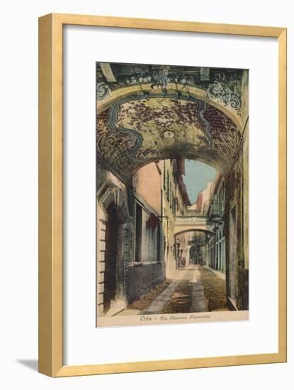 'Orta - Via Giaccomo Giovanetti', c1910-Unknown-Framed Giclee Print