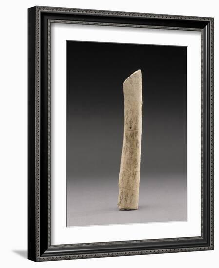 Os oraculaire avec une inscription de vingt et un caractères archaïques-null-Framed Giclee Print