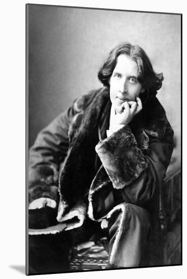 Oscar Wilde in His Favourite Coat, 1882-Napoleon Sarony-Mounted Giclee Print