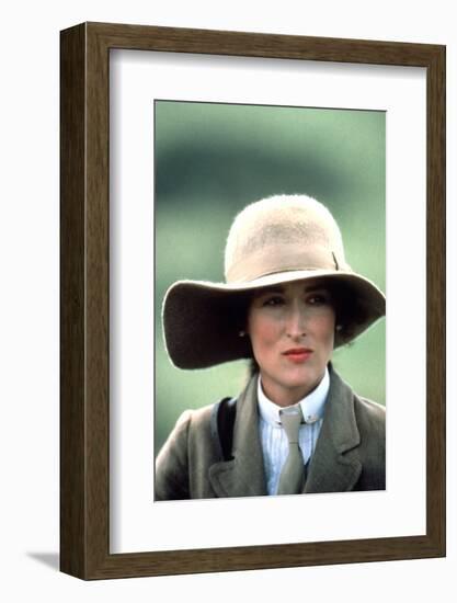 OUT OF AFRICA, 1985 directed by SYDNEY POLLACK Meryl Streep (photo)-null-Framed Photo