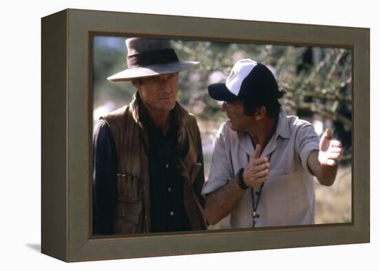 OUT OF AFRICA, 1985 directed by SYDNEY POLLACK On the set, Sydney Pollack directs Rober Redford (ph-null-Framed Stretched Canvas