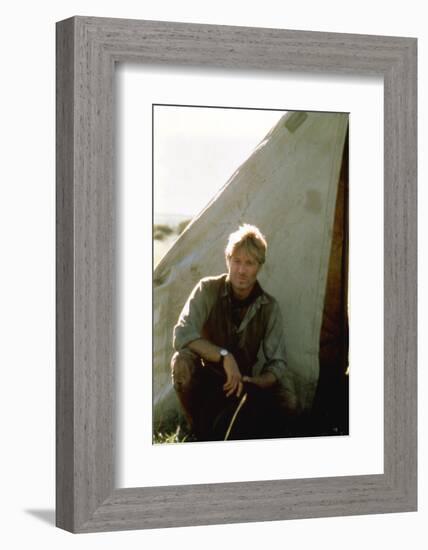 OUT OF AFRICA, 1985 directed by SYDNEY POLLACK Robert Redford (photo)-null-Framed Photo