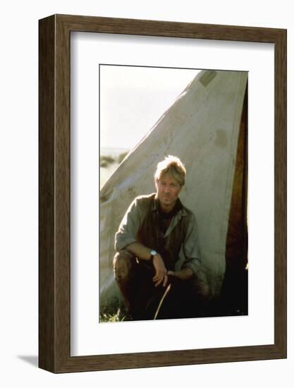 OUT OF AFRICA, 1985 directed by SYDNEY POLLACK Robert Redford (photo)-null-Framed Photo