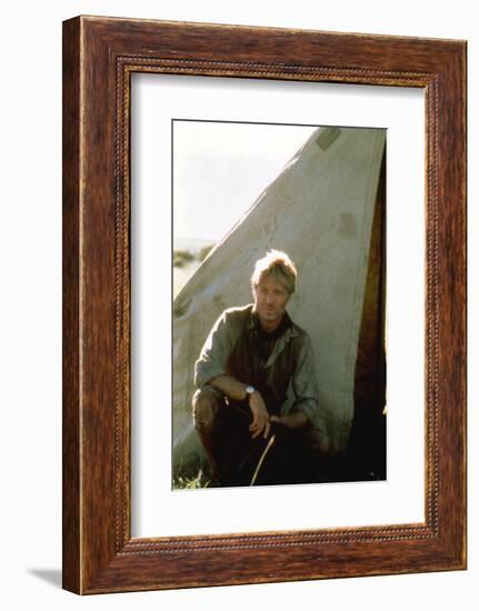 OUT OF AFRICA, 1985 directed by SYDNEY POLLACK Robert Redford (photo)-null-Framed Photo