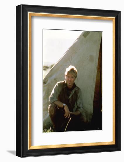 OUT OF AFRICA, 1985 directed by SYDNEY POLLACK Robert Redford (photo)-null-Framed Photo