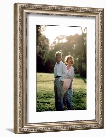 Out of Africa by Sydney Pollack with Robert Redford and Meryl Streep, 1985 (photo)-null-Framed Photo