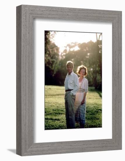 Out of Africa by Sydney Pollack with Robert Redford and Meryl Streep, 1985 (photo)-null-Framed Photo