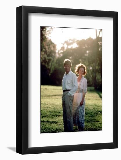 Out of Africa by Sydney Pollack with Robert Redford and Meryl Streep, 1985 (photo)-null-Framed Photo