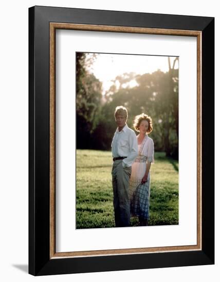 Out of Africa by Sydney Pollack with Robert Redford and Meryl Streep, 1985 (photo)-null-Framed Photo