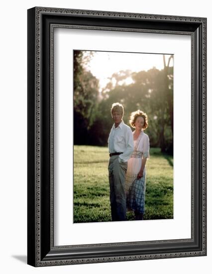 Out of Africa by Sydney Pollack with Robert Redford and Meryl Streep, 1985 (photo)-null-Framed Photo