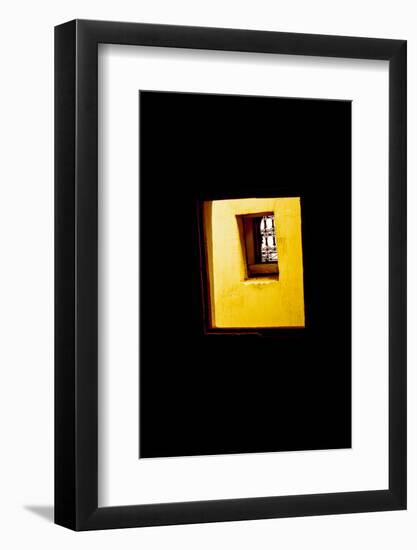 Out of sight-Valda Bailey-Framed Photographic Print