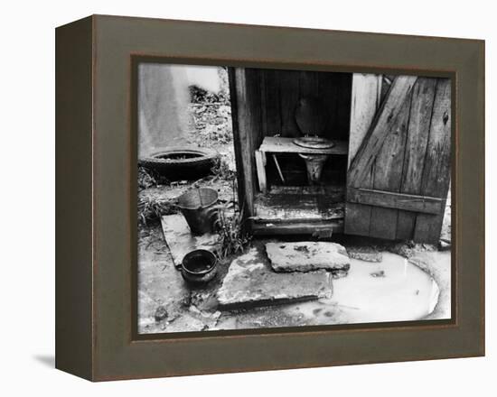 Outdoor Toilet, 1935-Carl Mydans-Framed Premier Image Canvas