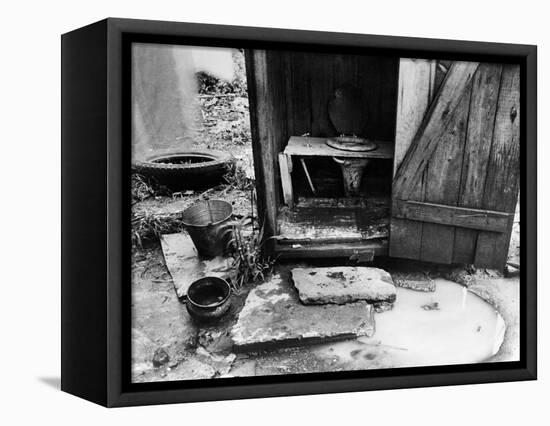 Outdoor Toilet, 1935-Carl Mydans-Framed Premier Image Canvas