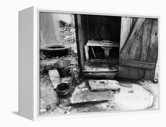 Outdoor Toilet, 1935-Carl Mydans-Framed Premier Image Canvas