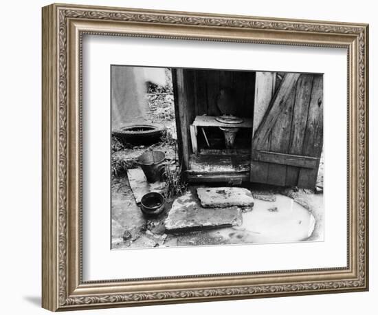 Outdoor Toilet, 1935-Carl Mydans-Framed Photographic Print