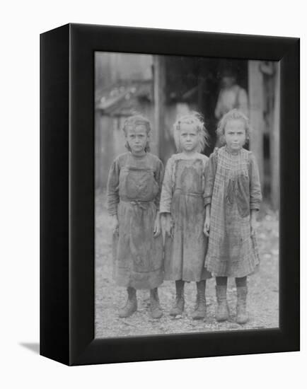 Oyster Shucker Girls in South Carolina Photograph - Port Roy, SC-Lantern Press-Framed Stretched Canvas