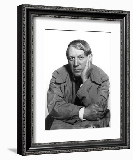 Pablo Picasso (1881-1973)-Man Ray-Framed Photographic Print