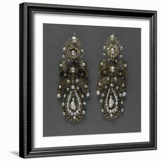 Paire de boucles d'oreilles-null-Framed Giclee Print