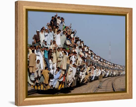 Pakistani Sunni Muslims Return Back to their Homes after Attending an Annual Religious Congregation-null-Framed Premier Image Canvas