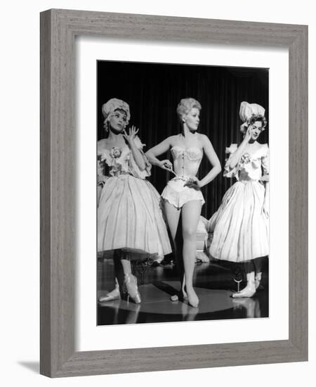 PAL JOEY, 1957 directed by GEORGE SIDNEY Kim Novak (b/w photo)-null-Framed Photo