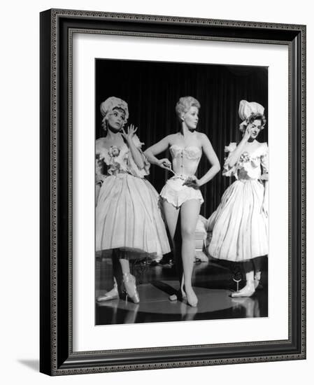 PAL JOEY, 1957 directed by GEORGE SIDNEY Kim Novak (b/w photo)-null-Framed Photo