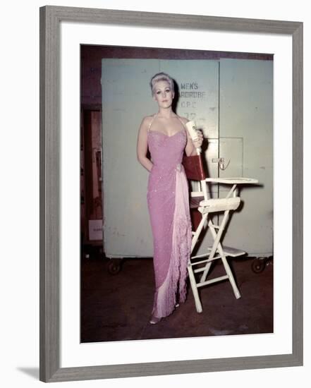 PAL JOEY, 1957 directed by GEORGE SIDNEY On the set, Kim Novak (photo)-null-Framed Photo