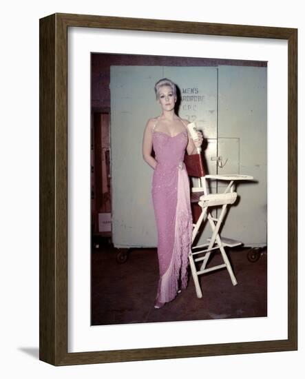 PAL JOEY, 1957 directed by GEORGE SIDNEY On the set, Kim Novak (photo)-null-Framed Photo