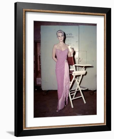 PAL JOEY, 1957 directed by GEORGE SIDNEY On the set, Kim Novak (photo)-null-Framed Photo