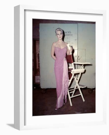 PAL JOEY, 1957 directed by GEORGE SIDNEY On the set, Kim Novak (photo)-null-Framed Photo