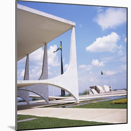 Palacio Do Planalto in Foreground, Brasilia, UNESCO World Heritage Site, Brazil, South America-Geoff Renner-Mounted Photographic Print