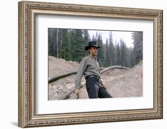 PALE RIDER directed by ClintEastwood, 1985 (photo)-null-Framed Photo