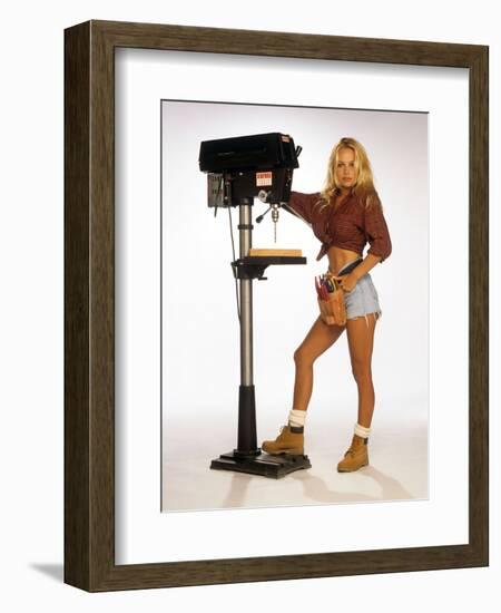 PAMELA ANDERSON. "home improvement" [1991], directed by MATT WILLIAMS.-null-Framed Premium Photographic Print