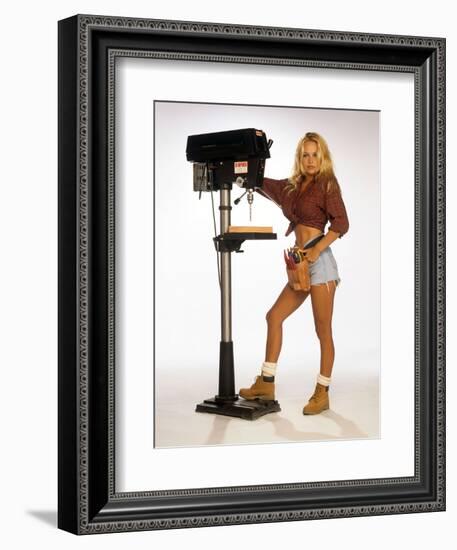 PAMELA ANDERSON. "home improvement" [1991], directed by MATT WILLIAMS.-null-Framed Premium Photographic Print