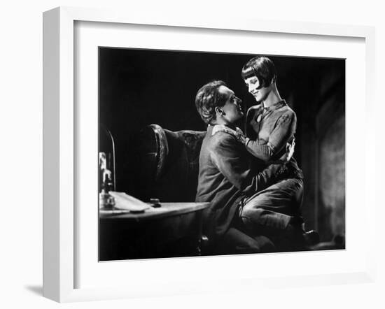 Pandora's Box, (aka Die Buchse Der Pandora, aka Lulu), Gustav Diessl, Louise Brooks, 1929-null-Framed Photo