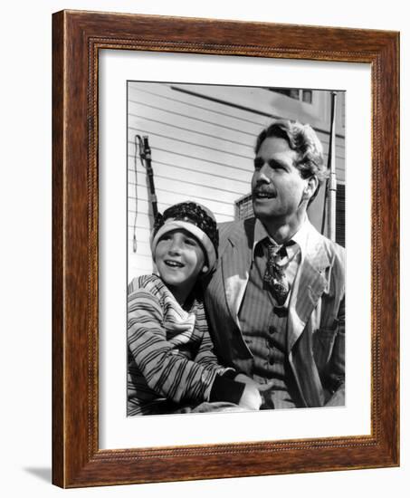 Paper Moon, Tatum O'Neal, Ryan O'Neal, 1973-null-Framed Premium Photographic Print