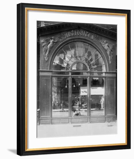 Paris, 1902 - Antique Store, rue du Faubourg-Saint-Honore-Eugene Atget-Framed Art Print