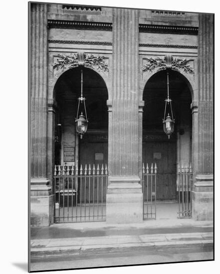 Paris, 1904-1905 - Palais-Royal-Eugene Atget-Mounted Art Print