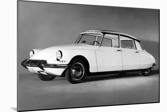 Paris, Modele De La Citroen DS 19 Dessinee Par L'italien Flaminio Bertoni .-null-Mounted Giclee Print