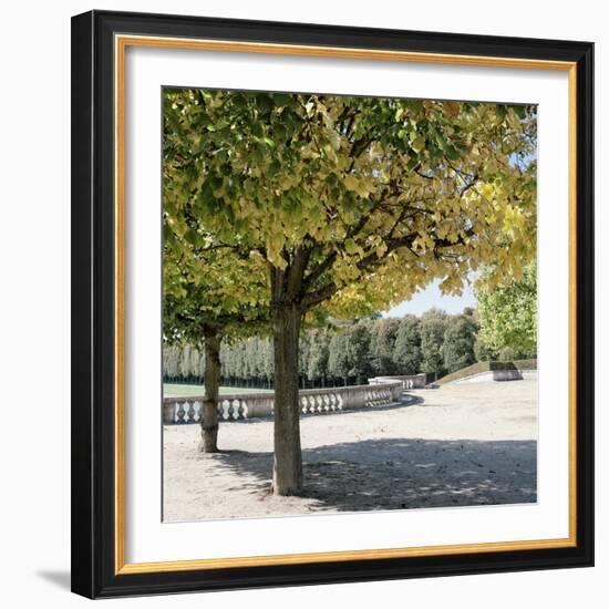 Parisian Stroll III-Emily Navas-Framed Photographic Print