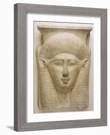 Partie de chapiteau : tête d'Hathor-null-Framed Giclee Print