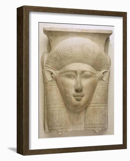 Partie de chapiteau : tête d'Hathor-null-Framed Giclee Print