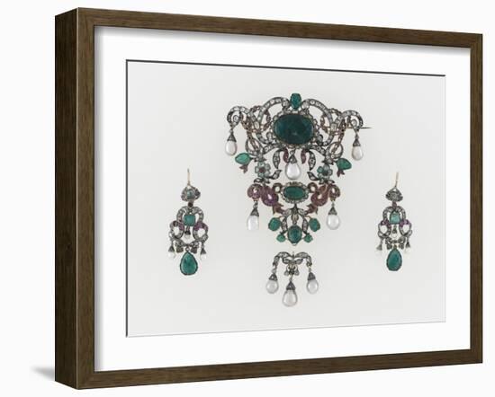 Parure composée d'un pendentif et d'une paire de boucles d'oreille,-null-Framed Giclee Print