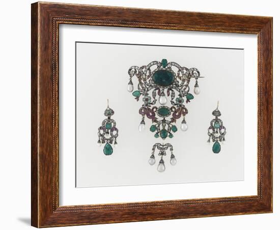 Parure composée d'un pendentif et d'une paire de boucles d'oreille,-null-Framed Giclee Print