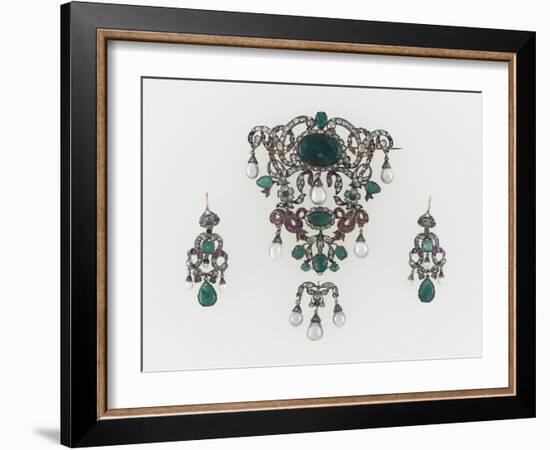 Parure composée d'un pendentif et d'une paire de boucles d'oreille,-null-Framed Giclee Print